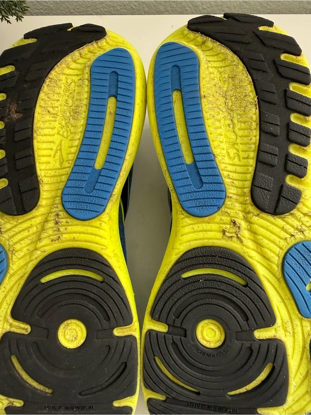 Brooks Glycerin 21  Men size 10 Blue and Neon Yellow Running Shoes